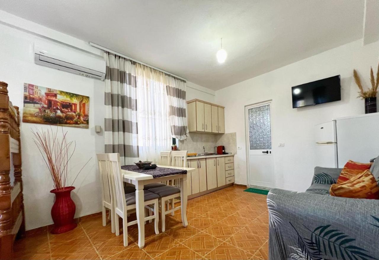 Joni'S Guest House Спиле Екстериор снимка