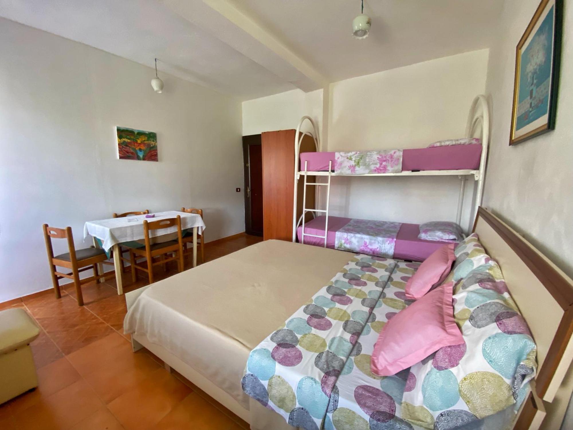 Joni'S Guest House Спиле Екстериор снимка