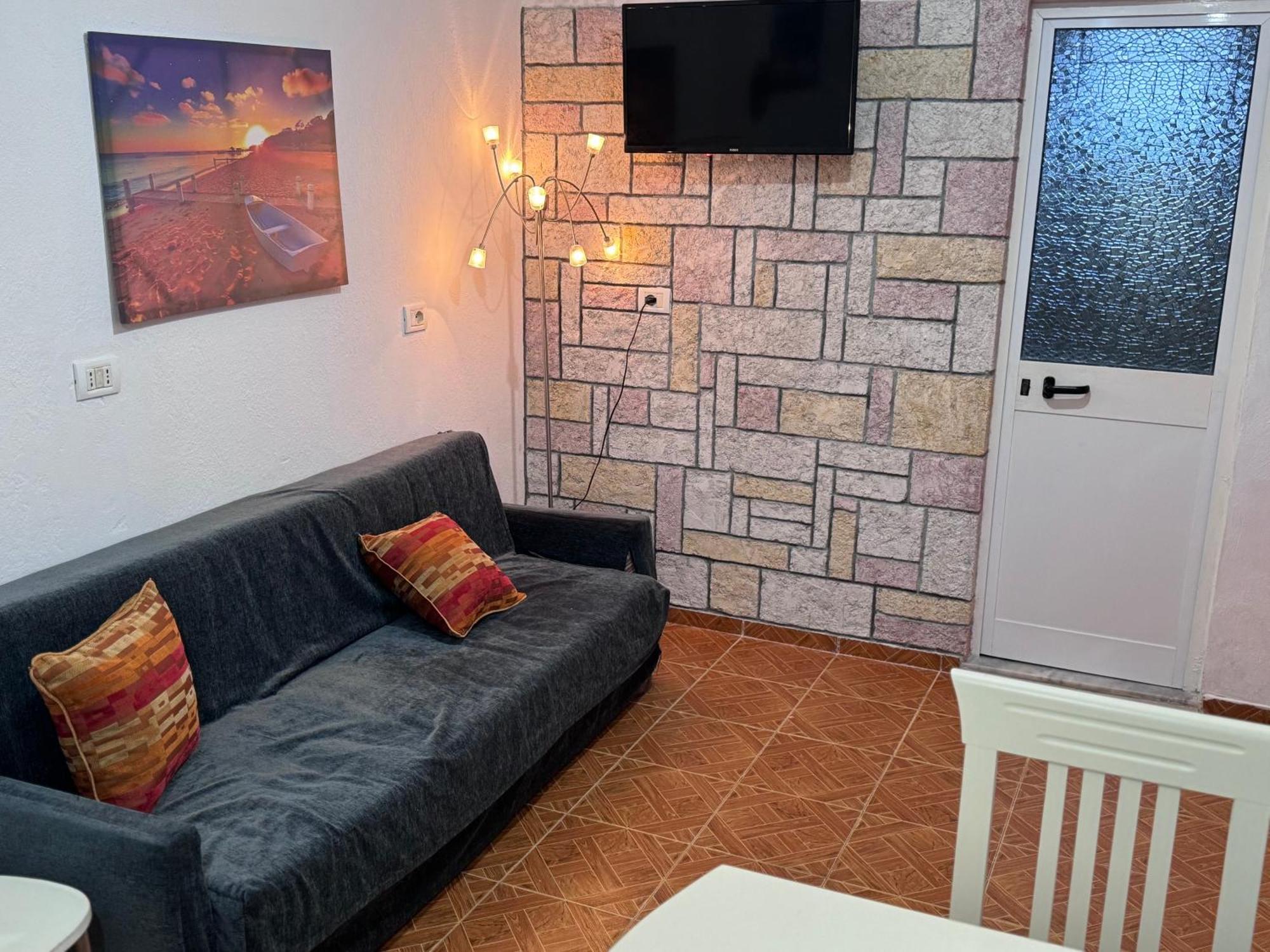 Joni'S Guest House Спиле Екстериор снимка